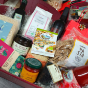 Cesta natalizia Pulmino Contadino con prodotti delle aziende agricole del Pulmino Contadino, con le quali condividiamo i principi sociali e ambientali - Pulmino Contadino